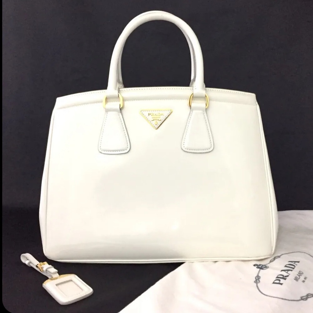 🔥Like New 🔥Authentic PRADA Galleria Logo Plate White Leather Tote Hand Bag